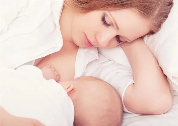 母乳喂养周:教你母乳喂养的正确姿势