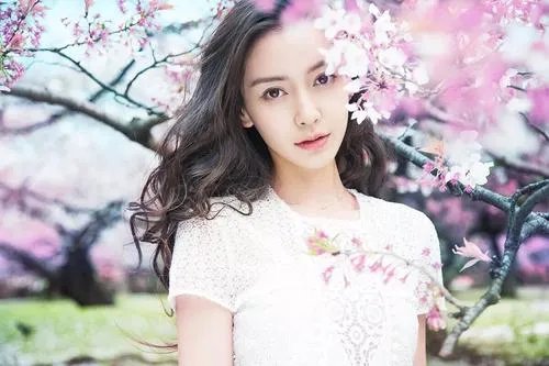 杨颖微博怒斥否认“小三”,当年的黄晓明有没有脚踏两只船?