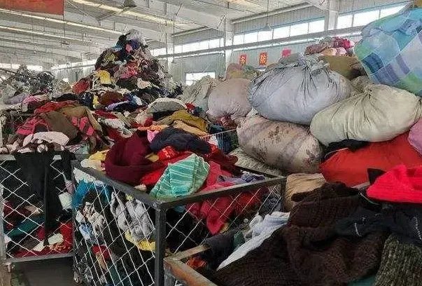 旧衣服怎么回收可以卖到哪里:出口(旧衣回收点回收)