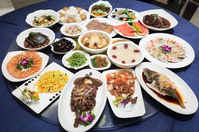 浙江诸暨一对新人办婚宴连上28道素菜,每桌2000元,你能接受婚宴吃素吗?