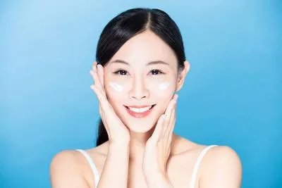 先涂防晒霜还是隔离霜