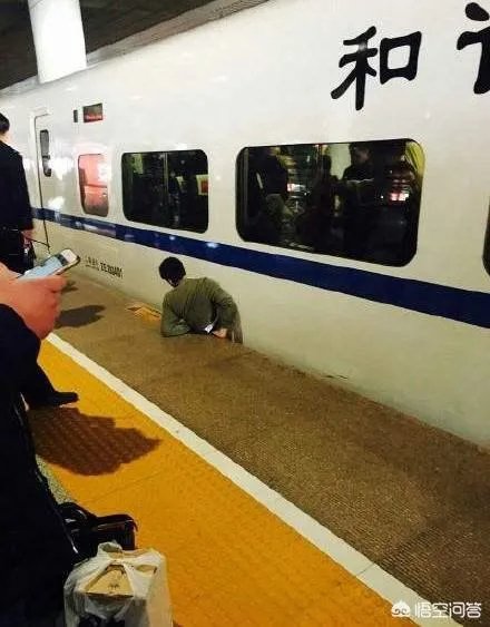 南京南站一男子跳轨换站台,被进站列车挤压身亡,你认为是什么原因?