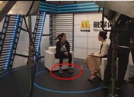 鹿晗关晓彤公布恋情后首次同框,他们的表现如何?