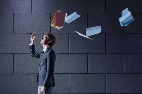 放假被喊去加班当场辞职,这种做法值得赞赏吗?