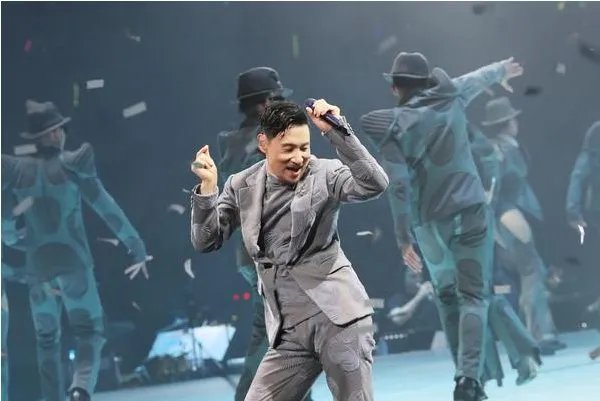 她来听我的演唱会歌词是什么?