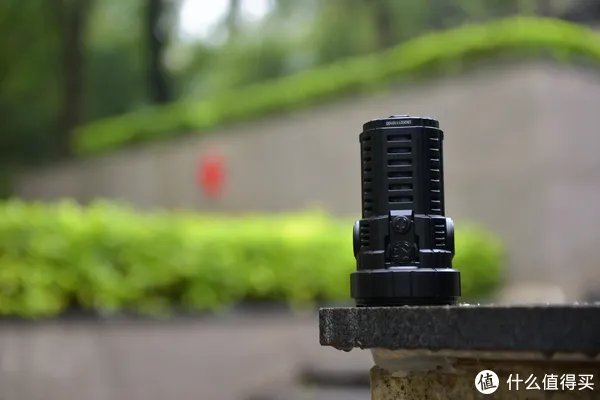 穿盔甲,入疆场,所向披靡。脱战袍,还本色,玉树临风。