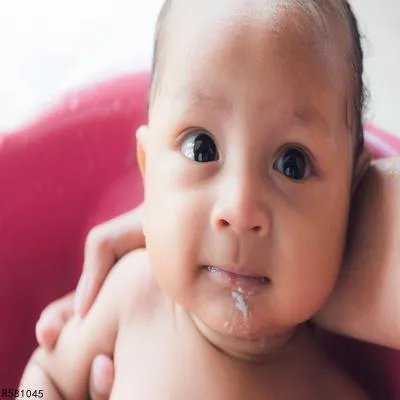 新生儿总是吐奶怎么治疗