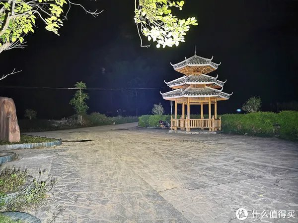 穿盔甲,入疆场,所向披靡。脱战袍,还本色,玉树临风。