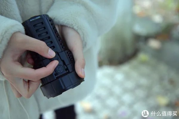 穿盔甲,入疆场,所向披靡。脱战袍,还本色,玉树临风。