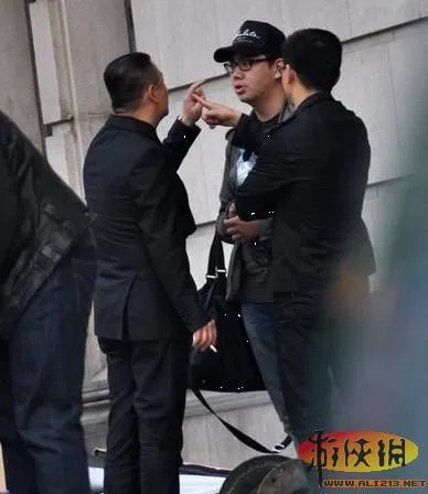 私粪与公粪微博骂战 盘点被周立波骂过的明星