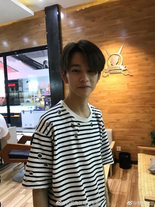 “我只会吹头”小哥火速走红,理发店小哥的正确打开方式应该是什么样子?