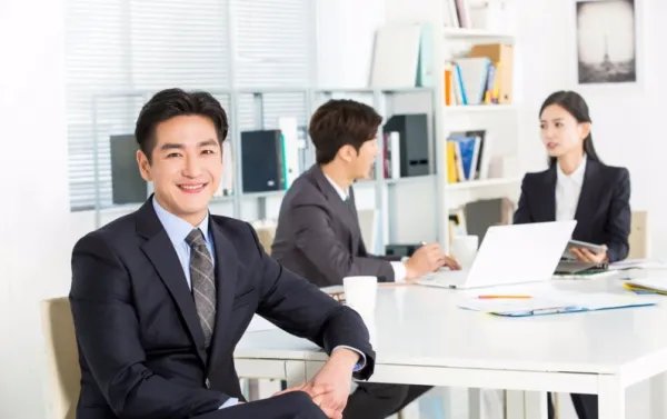 广告圈有一句人人皆知的话“不做总统,就做广告人”,为什么会这么说呢?
