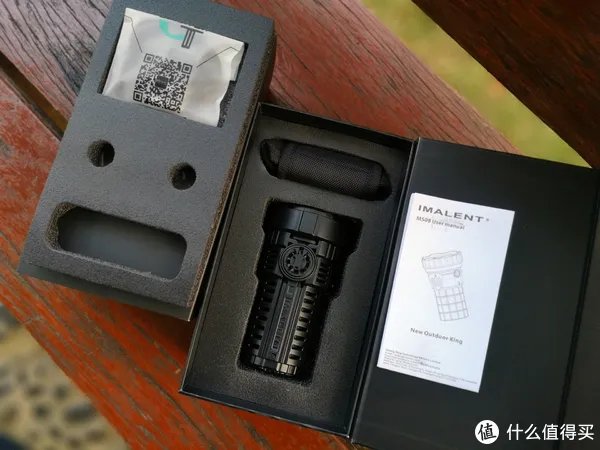 穿盔甲,入疆场,所向披靡。脱战袍,还本色,玉树临风。