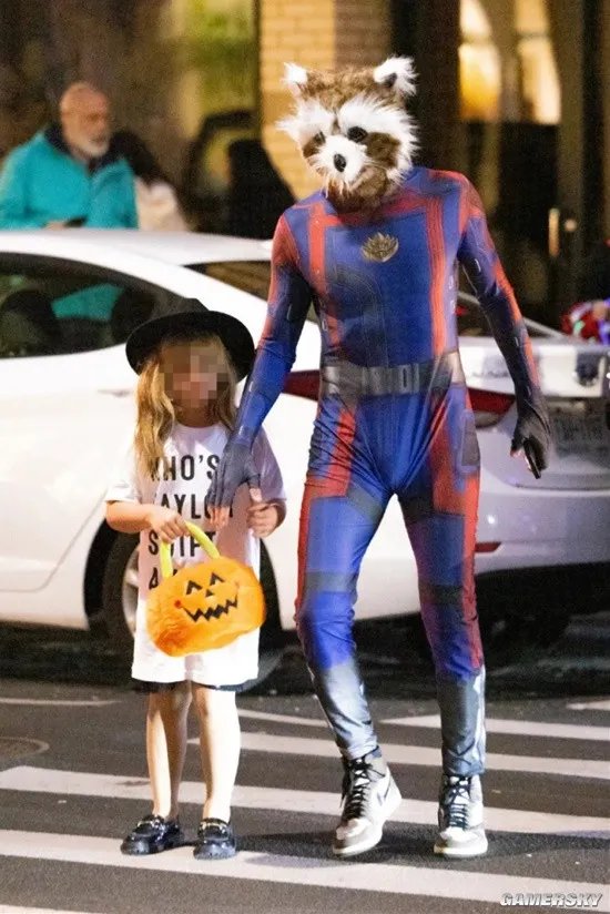 布莱德利·库珀COS火箭浣熊 带儿女过万圣节